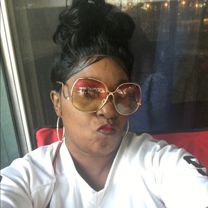 Meet your Posher, Alicia